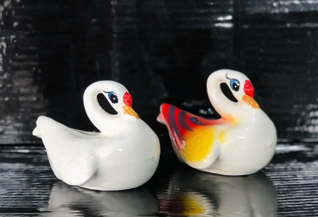 Trang Trí Đồ Gốm Men - Thiên Nga Trung (nổi)