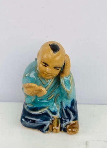 [TRATRI.00284] Trang Trí Đồ Gốm - Bé Ngồi Đọc Sách