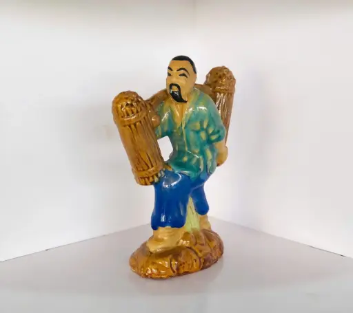 [TRATRI.00426] Trang Trí Đồ Gốm - Gánh Củi Đại