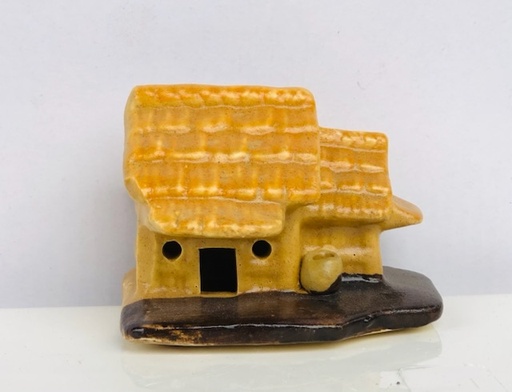 [TRATRI.00322] Trang Trí Đồ Gốm - Nhà Lá